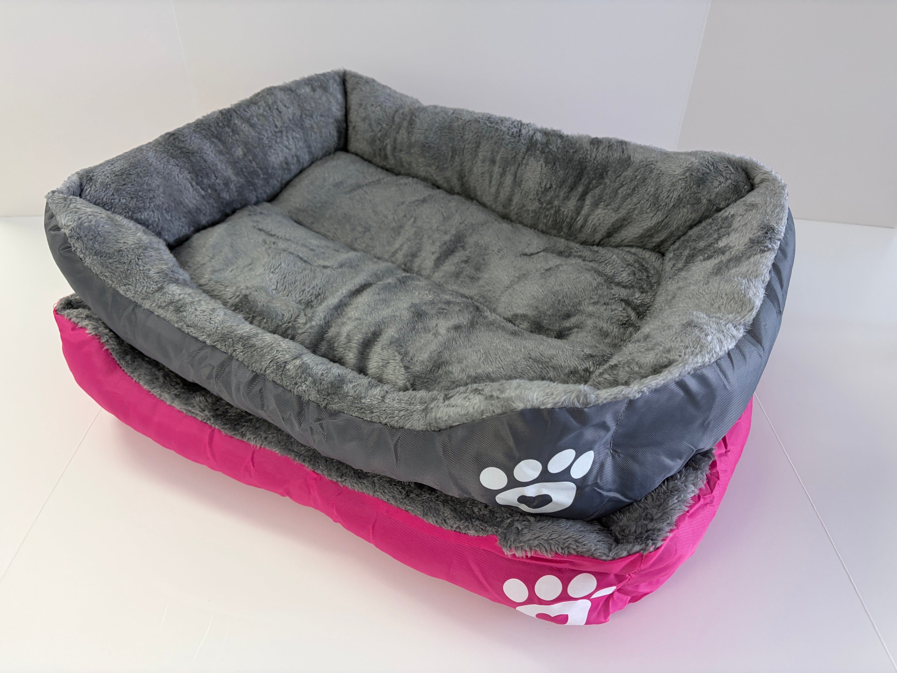 Luxury Plush Pet Bed – Medium Size – Ultra Soft, Cozy & Washable