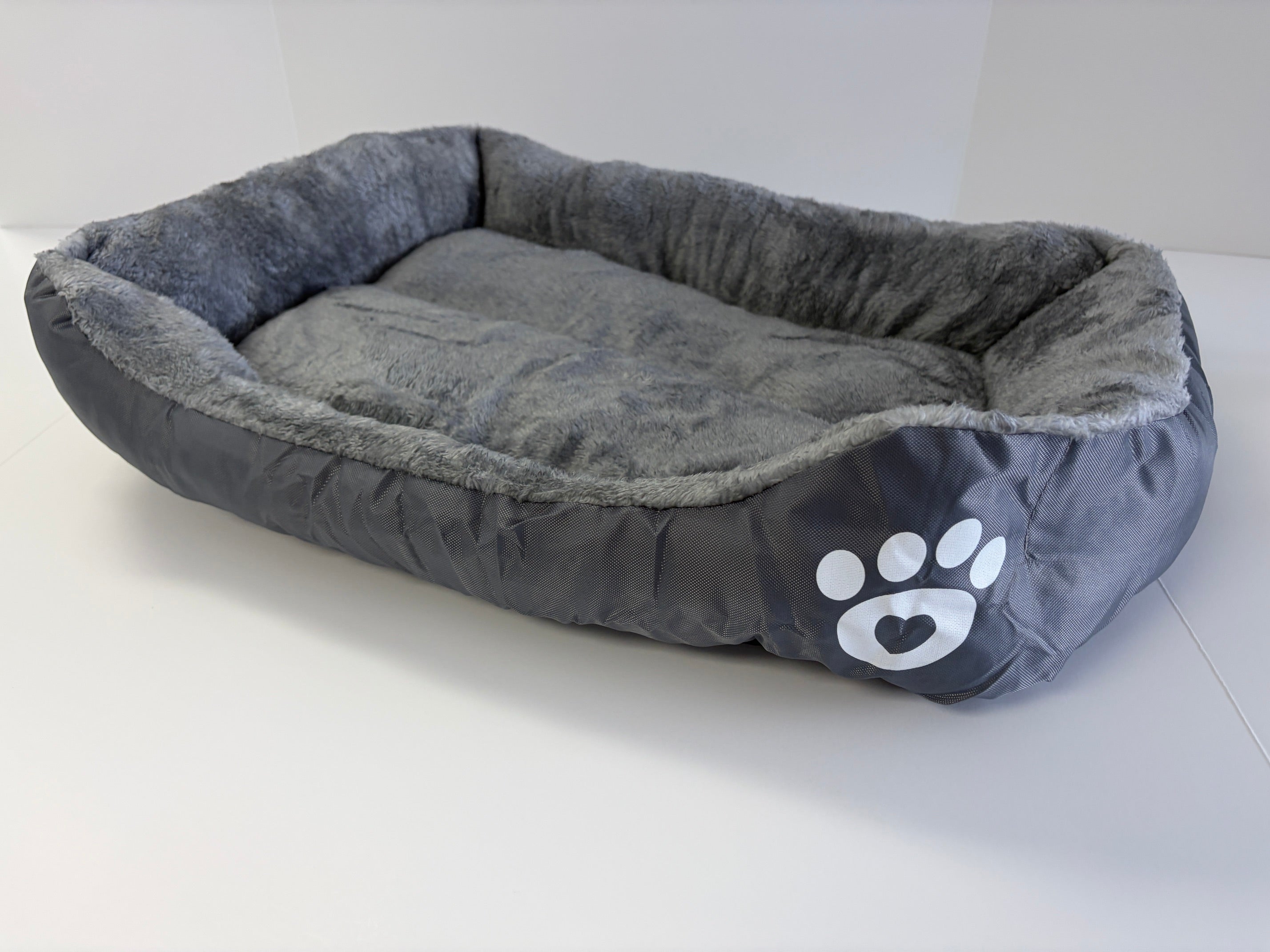 Luxury Plush Pet Bed – Medium Size – Ultra Soft, Cozy & Washable