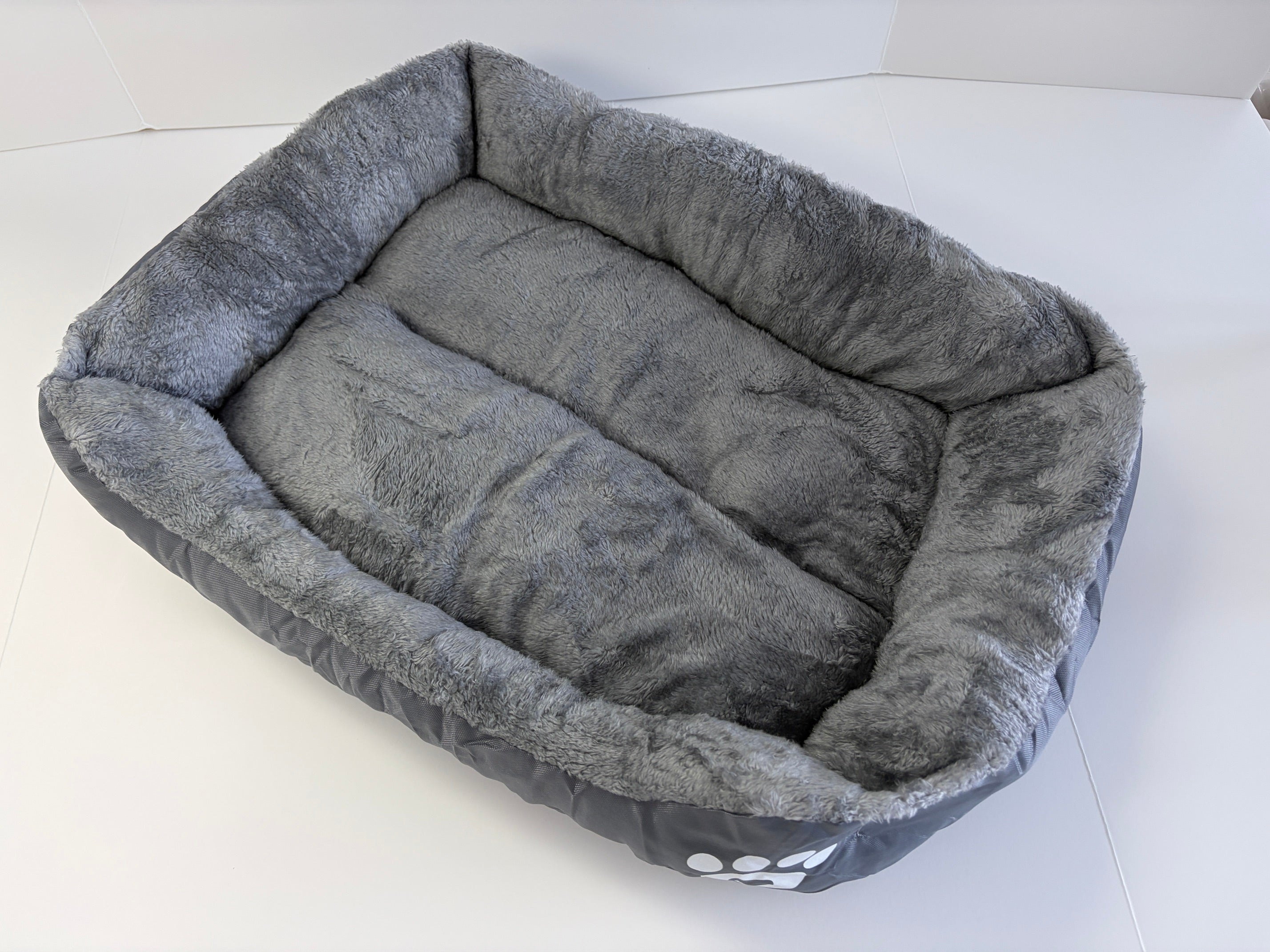 Luxury Plush Pet Bed – Medium Size – Ultra Soft, Cozy & Washable