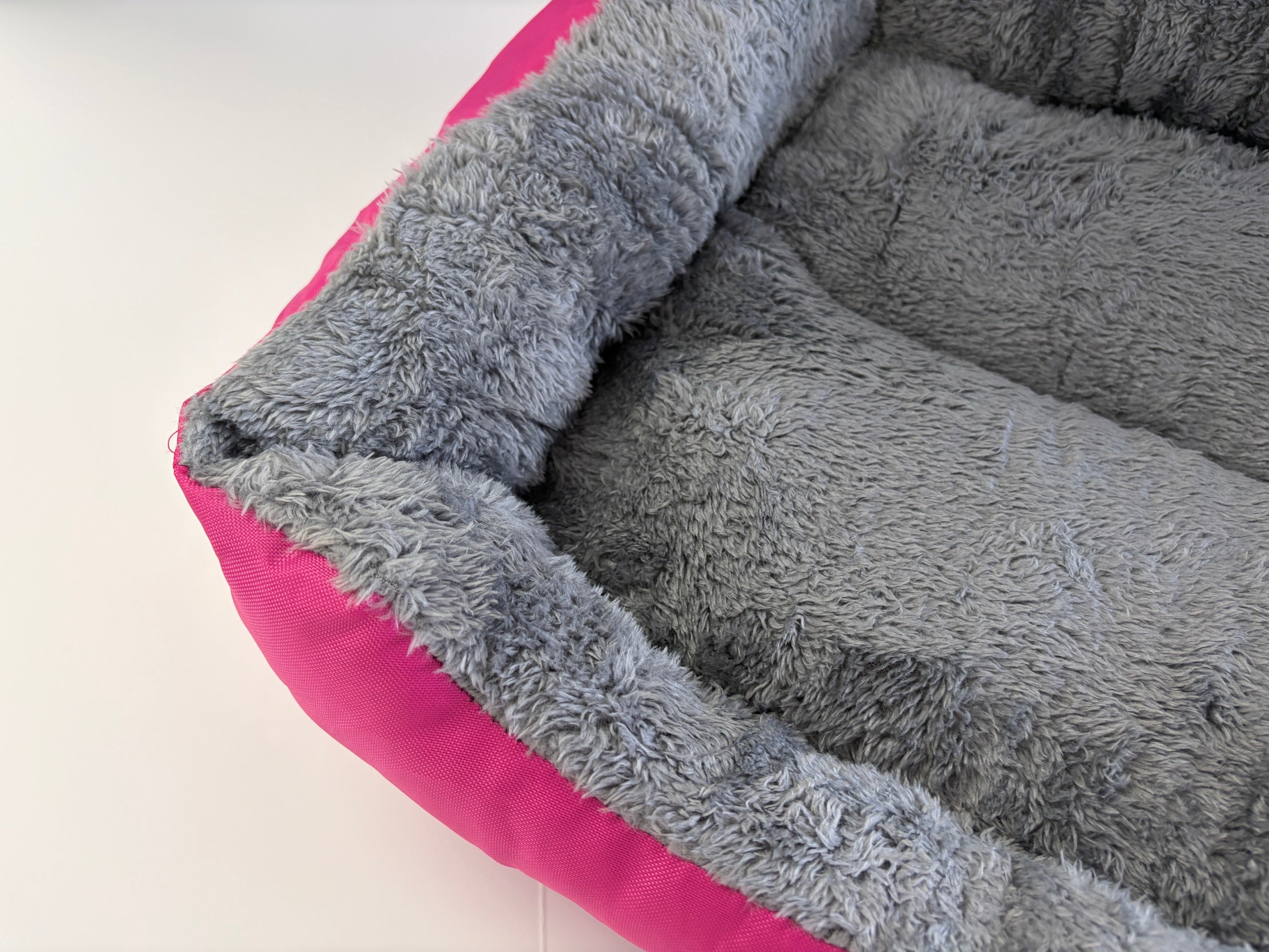 Luxury Plush Pet Bed – Medium Size – Ultra Soft, Cozy & Washable